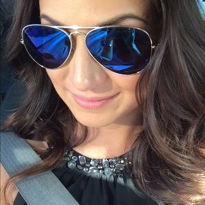 Meet your Posher, Elissa