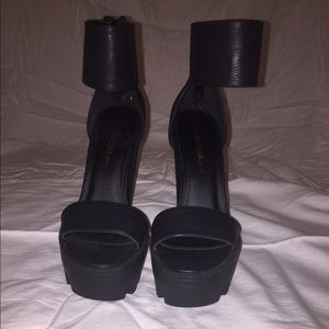 New w/o box 5in black platform heels