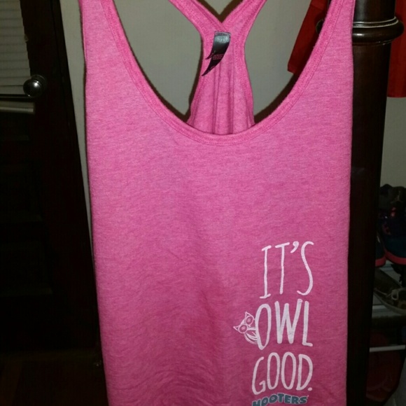 Hooters razor back tank top