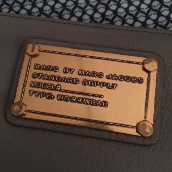 MbMJ Classic Q Zip-Around wallet *HOLD* - Picture 3 of 4