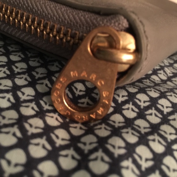 MbMJ Classic Q Zip-Around wallet *HOLD* - Picture 4 of 4