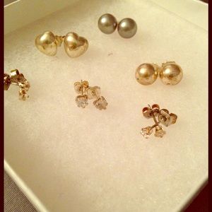 👑 Stud earrings - 6 pack 👑⬇️PRICE DROP⬇️