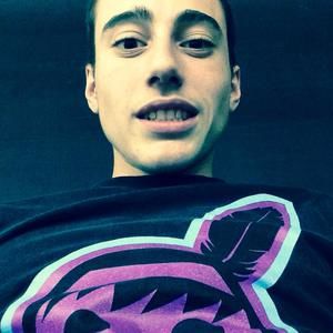 Meet your Posher, Devin