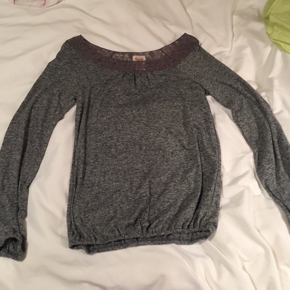 Grey long sleeve top with lace neckline!
