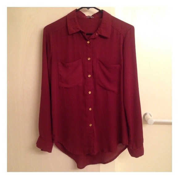 Loose-Fitting Button-Up Top