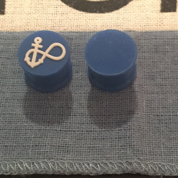 Silicone plugs