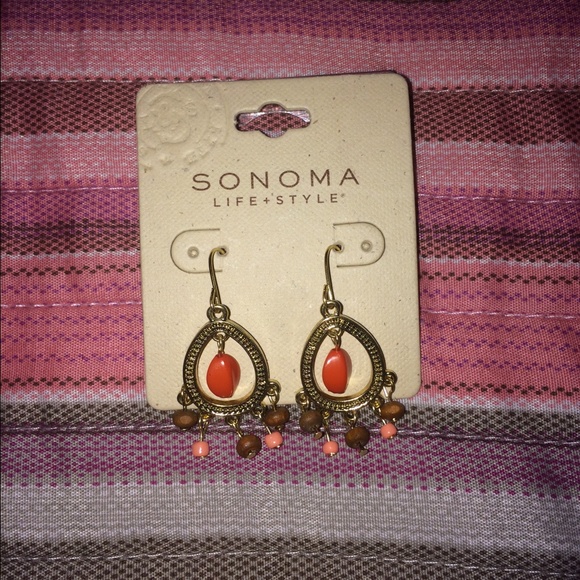 Peach colored earings - Picture 1 of 2