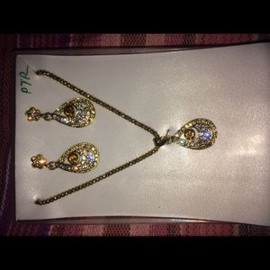 Brown necklace and earring piece