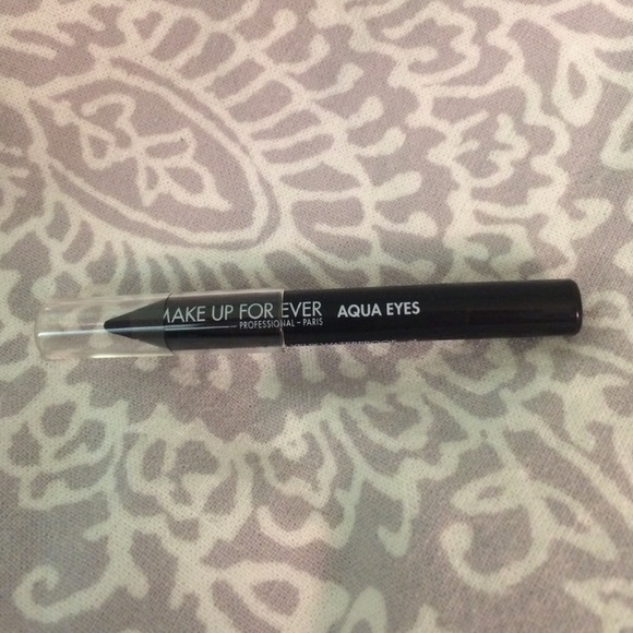 Make Up For Ever black Aqua eyes