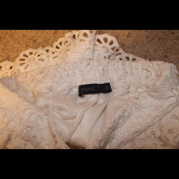 White lace flower scalloped shorts - Picture 2 of 4