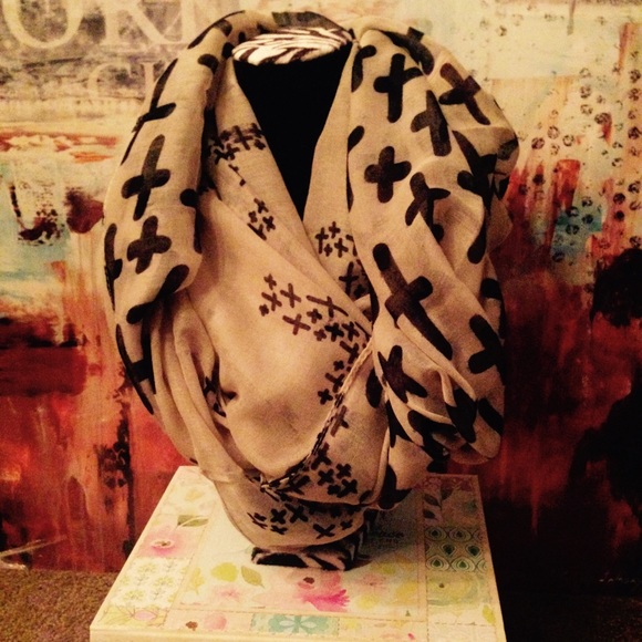 NWT Infinity Cross Scarf ! ➕✳️❇️✨❄️ - Picture 1 of 4