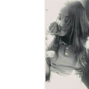 Meet your Posher, Rhea