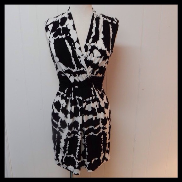 BCBGMaxAzria Dresses & Skirts - 🎉🎉HP🎉🎉Black and White BCBG Dress