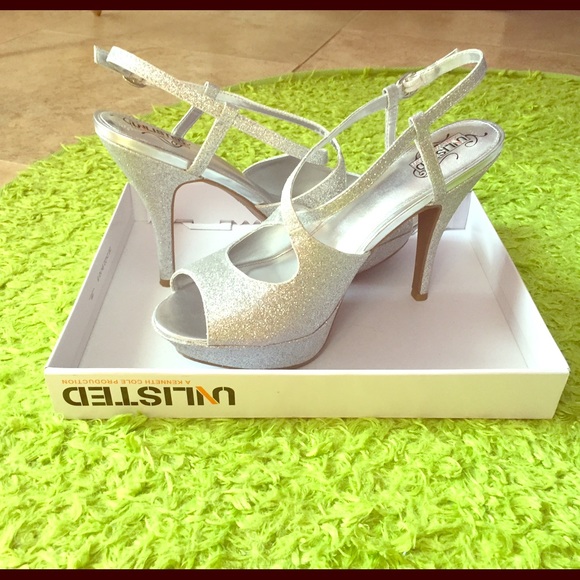 Sparkly silver pumps!