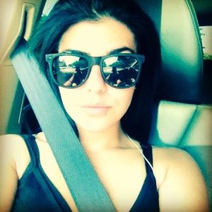 Meet your Posher, Arielle