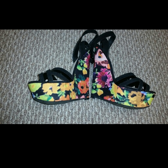 Wedge Floral Shoe