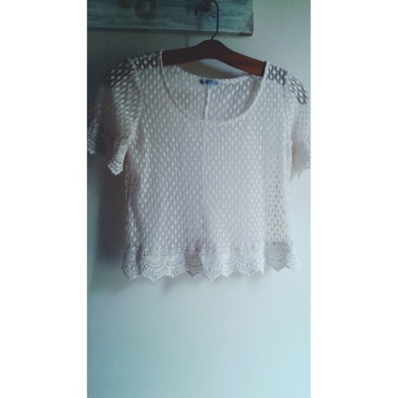 Creme crop top.