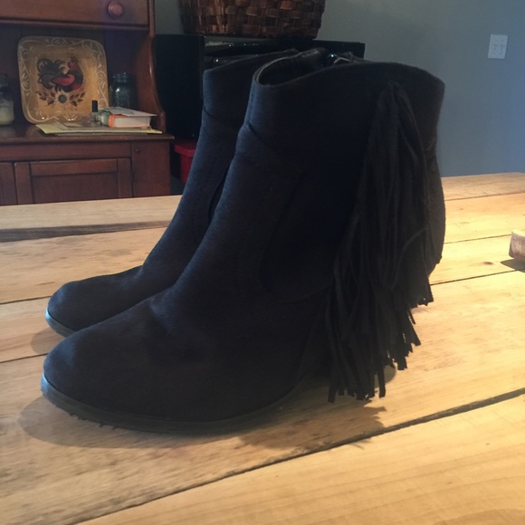 Black faux suede leather fringed short booties 7.5 - Picture 2 of 4