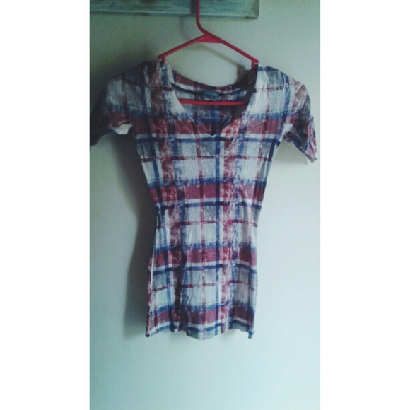 Plaid form fitting top.