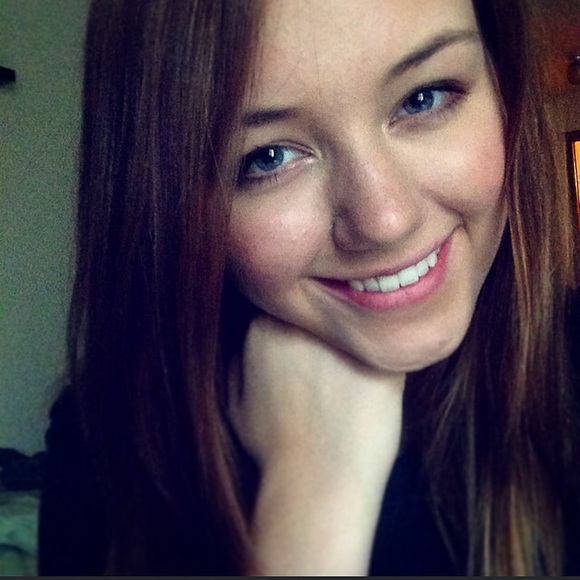 Meet your Posher, Caroline - Picture 1 of 1