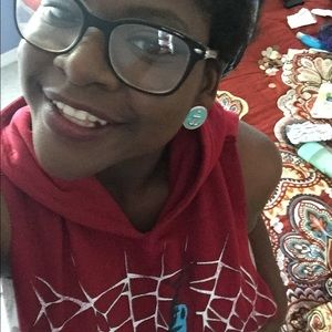 Meet your Posher, Larae