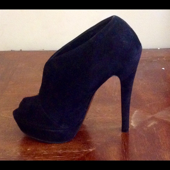 Steve Madden Black Suede Booties - Picture 3 of 4
