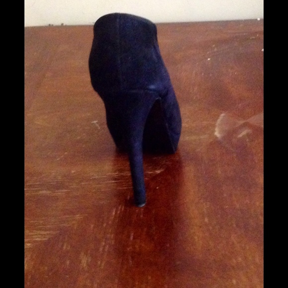 Steve Madden Black Suede Booties - Picture 4 of 4