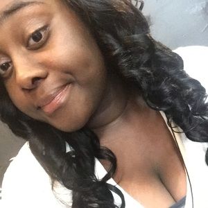 Meet your Posher, Alecia