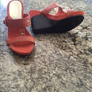 Wedge sandals, soft orange.