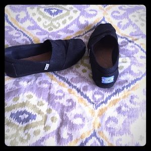 TOMS black women's