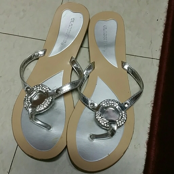 Sliver stone sandals