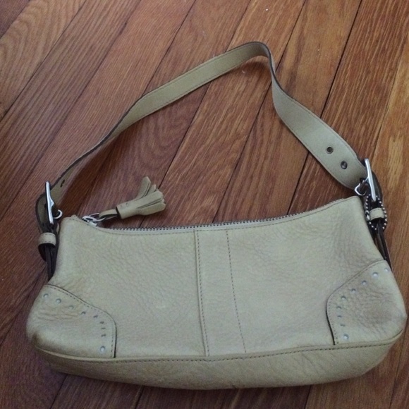 Coach off white purse with zipper pocket