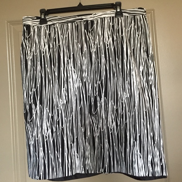 Black n White Skirt