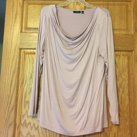 Apt 9 top