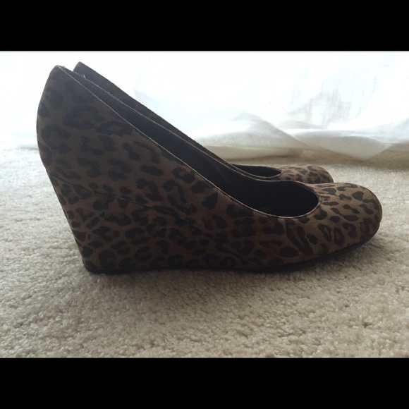 Stuart Weitzman leopard print wedges
