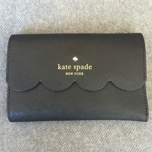 Kate spade lily Kieran scalloped wallet