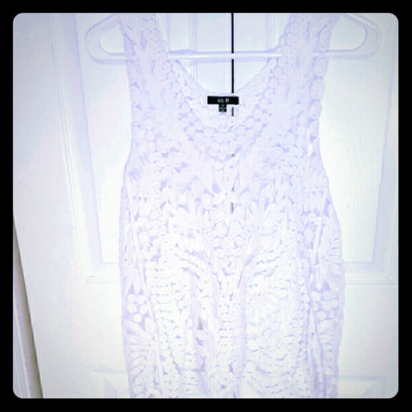White sheer lace pattern tank NWOT