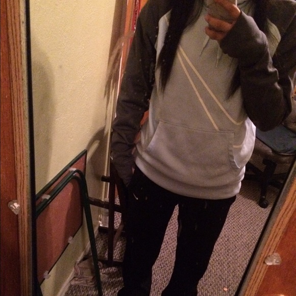 Nike Hoodie! ✔️💙 - Picture 3 of 3