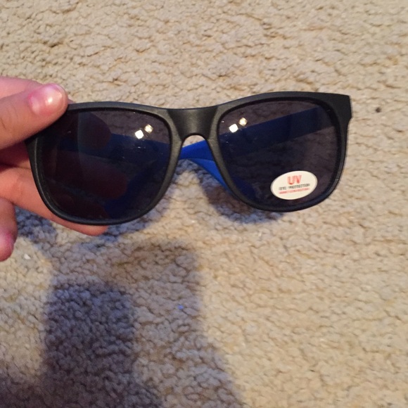 Cheer athletics sunglasses - Picture 2 of 2