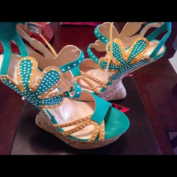 Wedge - Picture 2 of 2