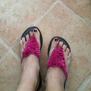 NWOT dark pink ruffled sandals.