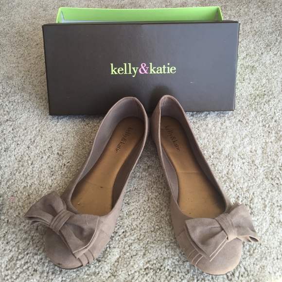Kelly & katie taupe flats gently worn