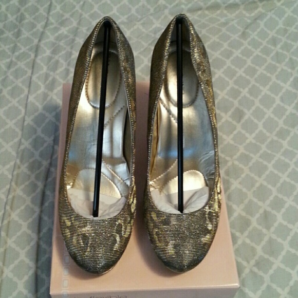 Bandolino B Flexible Gold Heels