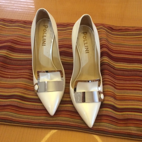 Polling white pointy heels so 6.5