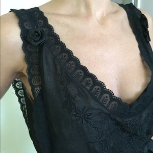 Sleeveless belted lace top L