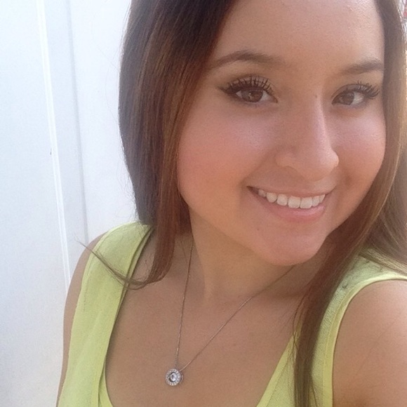 Meet your Posher, Jennifer - Picture 1 of 1