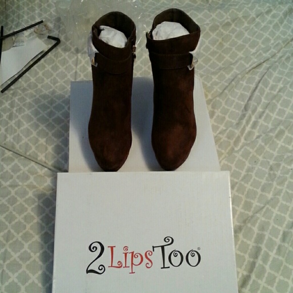 2 Lips Too Brown Too Visa Booties