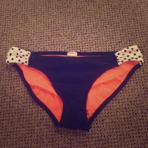 Black swim bottoms. Size medium. Xhilaration