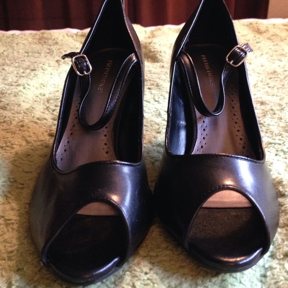 Pretty black peep toe heels