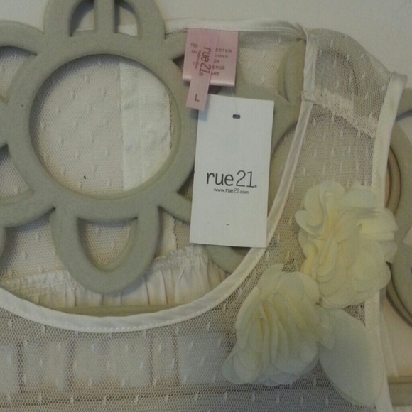 **reduced price!!** Ruffle Top - Picture 2 of 4